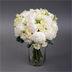 Свадебный букет из белых пионов, кустовой розы и эустомы 10151 - фото 191