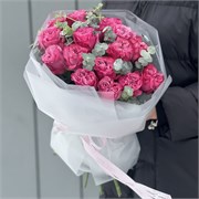 Пионовидные розы Кантри Блю 15 шт с эвкалиптом 10085