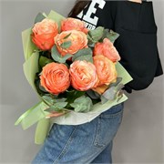 Пионовидные розы Кахала 7 шт с эвкалиптом 10099
