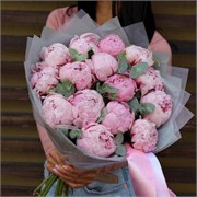 Букет из Голландских пионов 15 шт в упаковке с эвкалиптом 10117